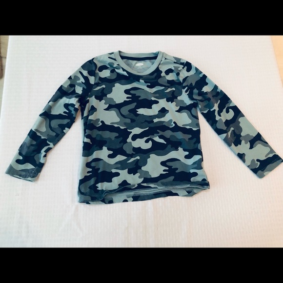 Old Navy Outfit - Original Taper Built-In Flex Blue Jeans and Old Navy Camo Top - Picture 2 of 4